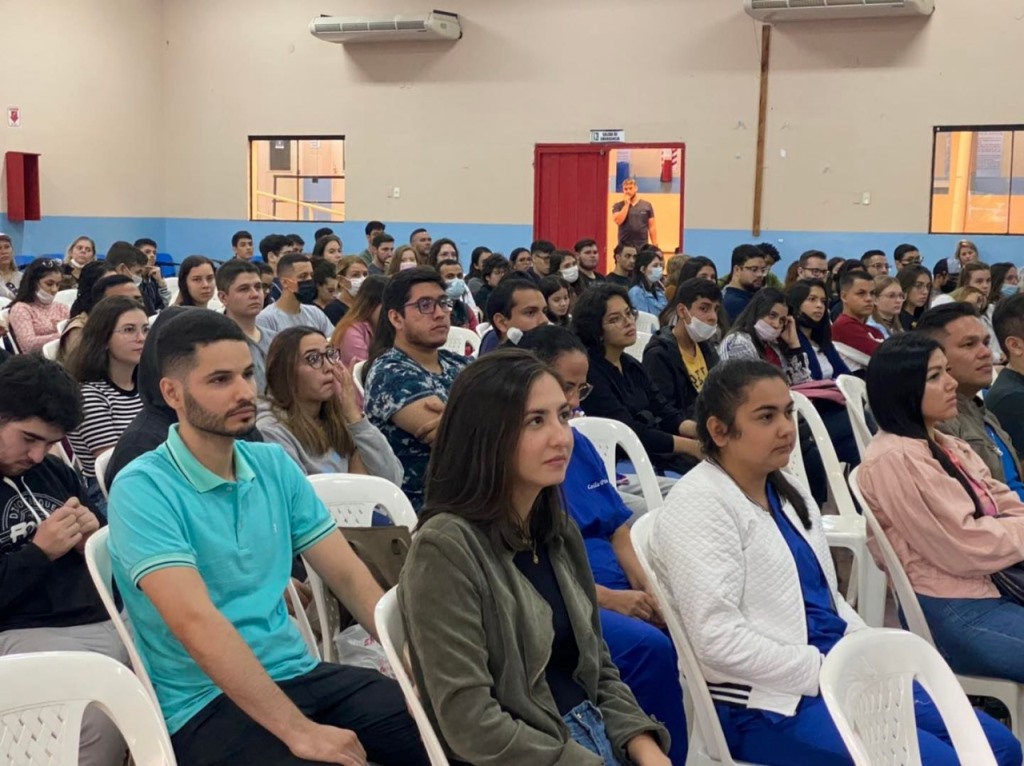 Emotivo acto de Bienvenida a los Estudiantes del 1er. Curso de Medicina de la UPE, sede Pdte. Franco